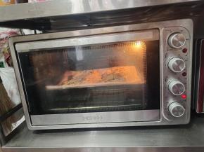 放入提前预热好的烤箱180度烤20分钟！