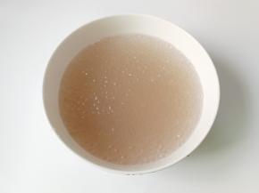 捞出放冰水泡一下【吃起来更加冰凉】