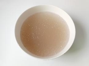 捞出放冰水泡一下【吃起来更加冰凉】