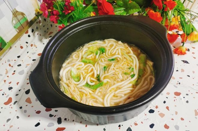 砂锅酸汤土豆粉