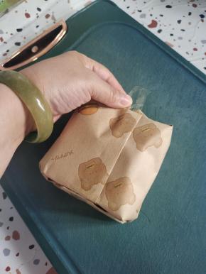 再折叠回来，用胶带粘好就可以了！