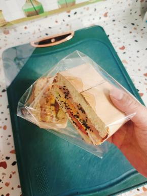 透明包装袋整理一下，斜着放进去！