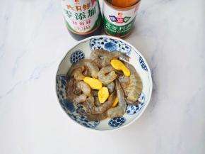 搅拌均匀腌制10分钟。