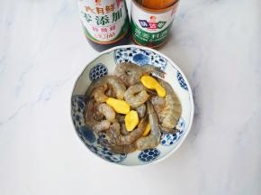 搅拌均匀腌制10分钟。