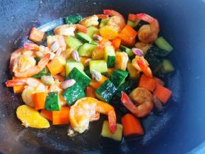 翻炒均匀即可。