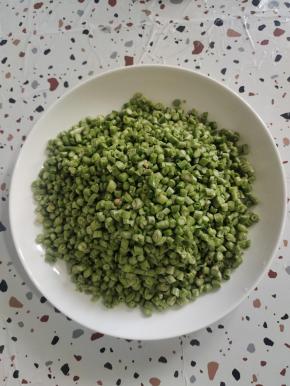 豇豆清洗干净，去掉头尾，切成沫备用！