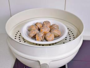 水开后放蒸屉上。