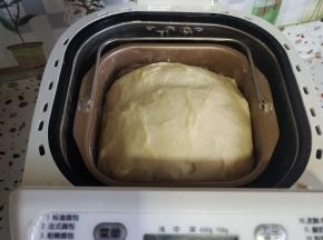 大约还剩一小时的时候。面团就揉好，发酵完毕！