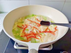 加上生抽，盐，胡椒粉。