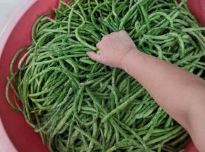用手揉搓均匀！