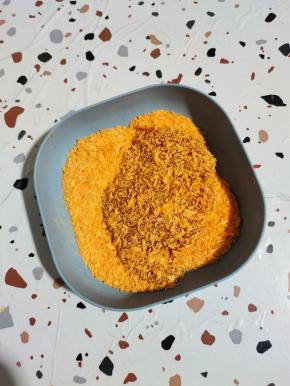 再均匀的裹上一层面包糠！