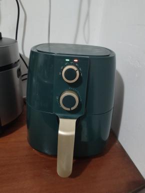 空气炸锅180度烤25分钟，中途翻一次面！(烤到十分钟的时候，取出来，把鸡排翻面！再继续烤！)