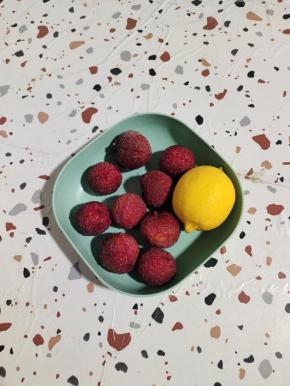 准备9颗荔枝，一个柠檬！