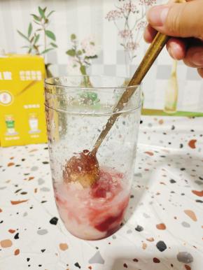 用勺子搅拌均匀！