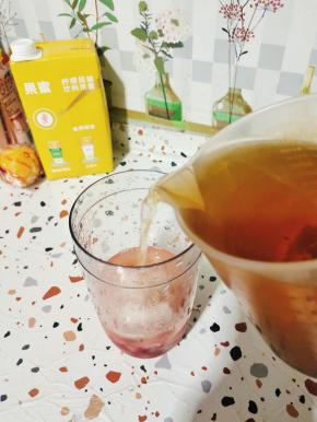 加入适量的茉莉花茶！