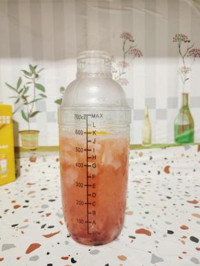 盖上盖子，使劲儿摇晃几下！