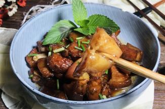 吃一块桃肉软糯香甜