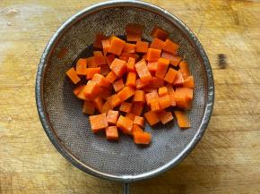 捞起冲个冷水澡。