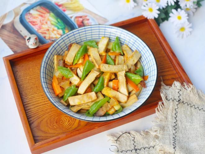 辣椒炒花石香干