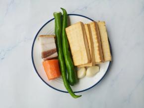 准备好所有食材。