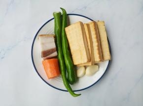 准备好所有食材。