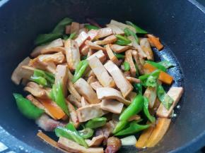 翻炒均匀出锅即可。
