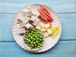 食材洗净切好。