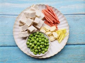 食材洗净切好。