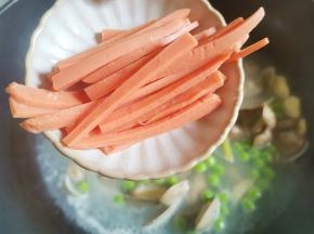 再加入火腿、