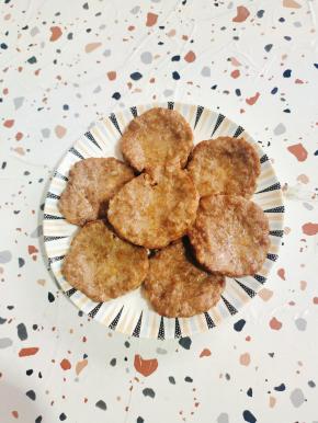 看看烤好的肉饼鲜嫩多汁儿，特别的香！