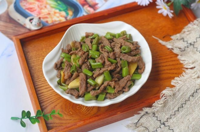 牛肉炒空心菜梗