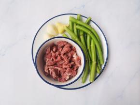 准备好所有食材。