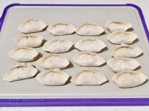 按自己喜欢包饺子。