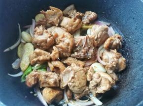 加入鸡肉，