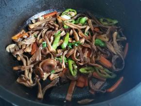 翻炒均匀，出锅即可。