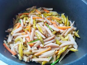 快速翻炒均匀，出锅放葱即可。