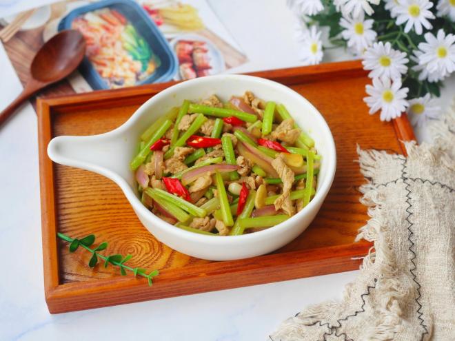 芹菜炒肉