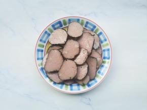 切成均匀的厚片。