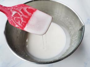 搅拌至粉无颗粒状，