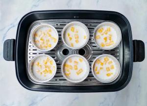 放入蒸锅，开火大火蒸14-18分钟即可，关火焖2分钟，放凉就可以吃啦。