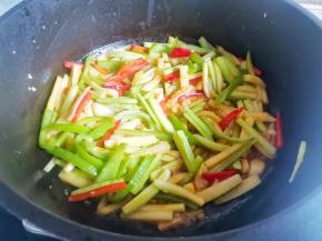 翻炒均匀即可。