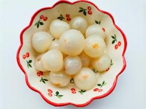荔枝剥壳，