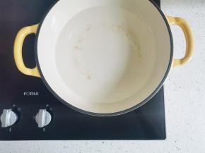 煮开，边煮边搅拌，放凉。