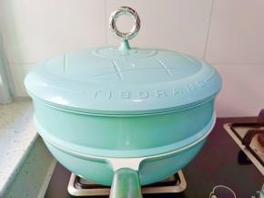 盖上锅盖大约蒸八分钟即可出锅享用！