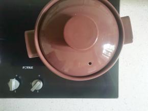 大火煮开转小火慢炖1小时，