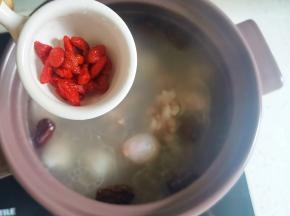 出锅前加枸杞，