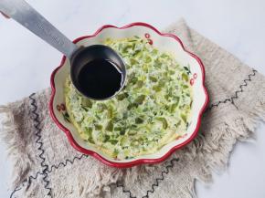 取出加一勺生抽，