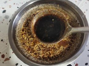 加入两大勺生抽，一大勺蚝油！