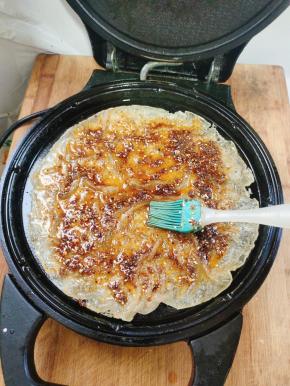 刷上适量的料汁儿！