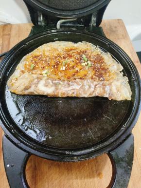 从一头开始往上卷！